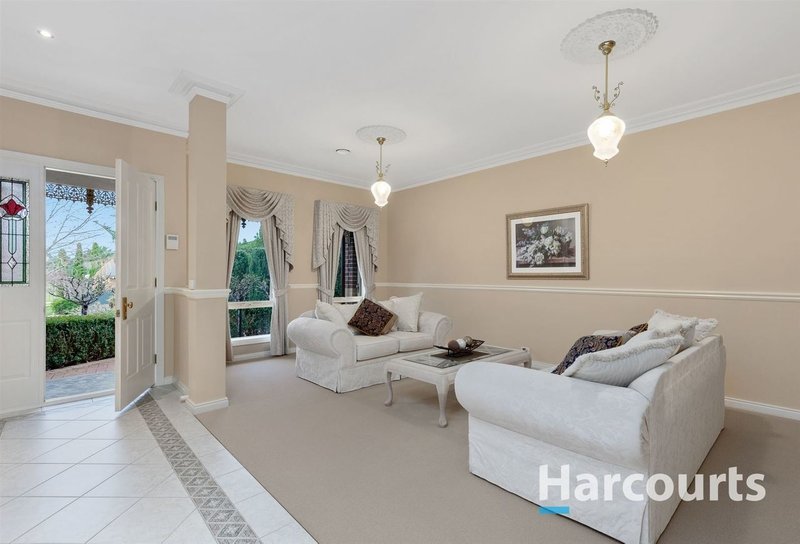 Photo - 5 Horatio Close, Rowville VIC 3178 - Image 2