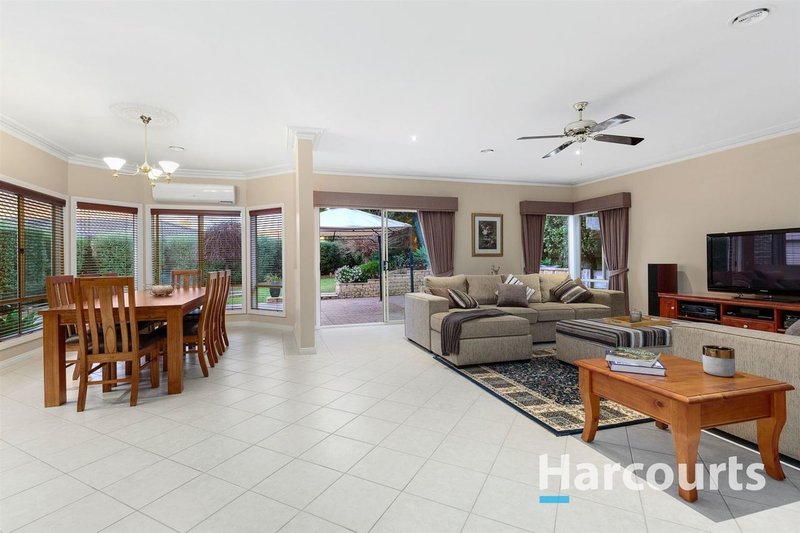 Photo - 5 Horatio Close, Rowville VIC 3178 - Image 5