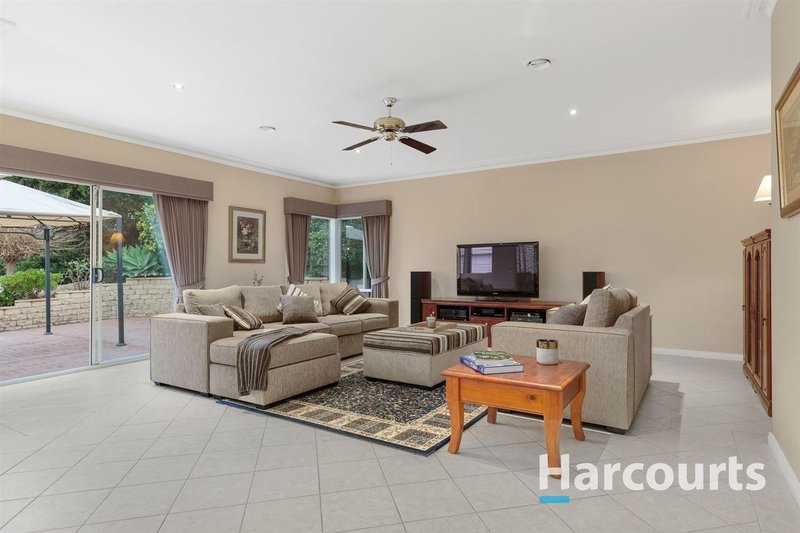 Photo - 5 Horatio Close, Rowville VIC 3178 - Image 6