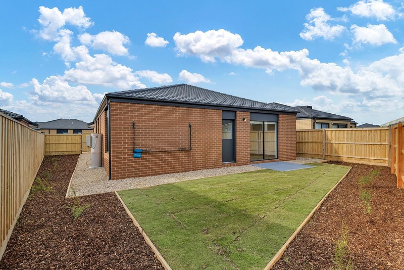 Photo - 5 Horton Drive, Werribee VIC 3030 - Image 6