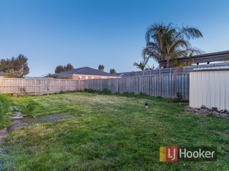 Photo - 5 Howe Way, Cranbourne East VIC 3977 - Image 8