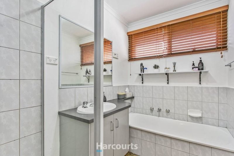 Photo - 5 Howitt Court, Berwick VIC 3806 - Image 8