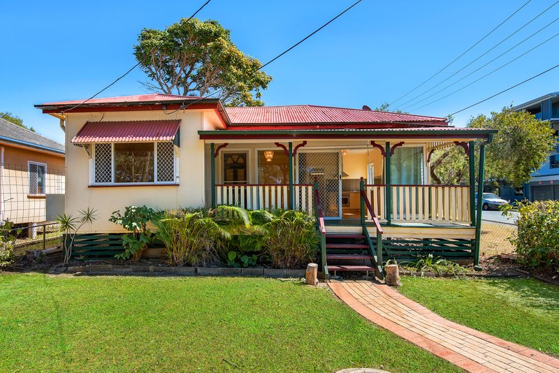 Photo - 5 Humpybong Esplanade, Redcliffe QLD 4020 - Image 1