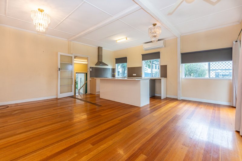 Photo - 5 Humpybong Esplanade, Redcliffe QLD 4020 - Image 4