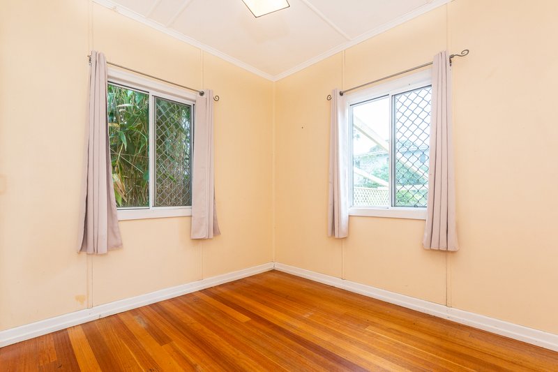 Photo - 5 Humpybong Esplanade, Redcliffe QLD 4020 - Image 8