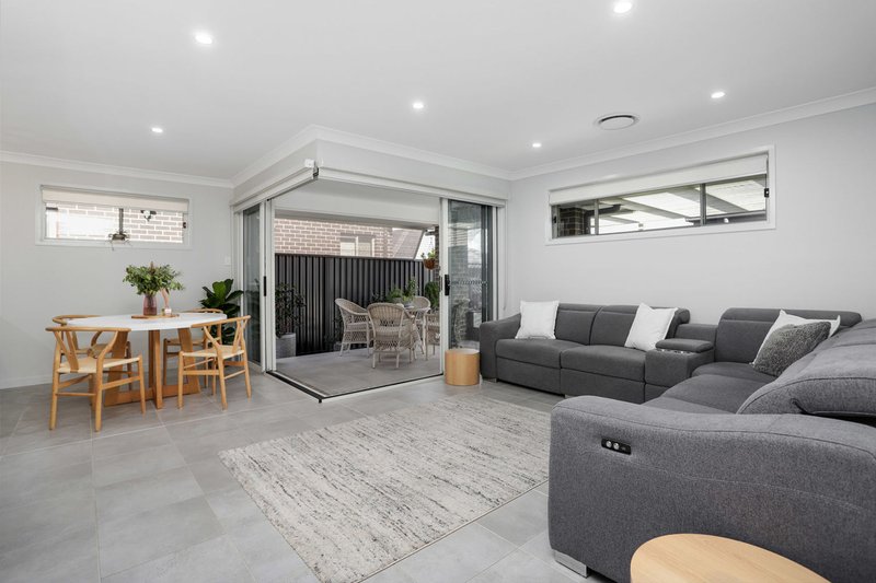 Photo - 5 Hutt Street, Colebee NSW 2761 - Image 3