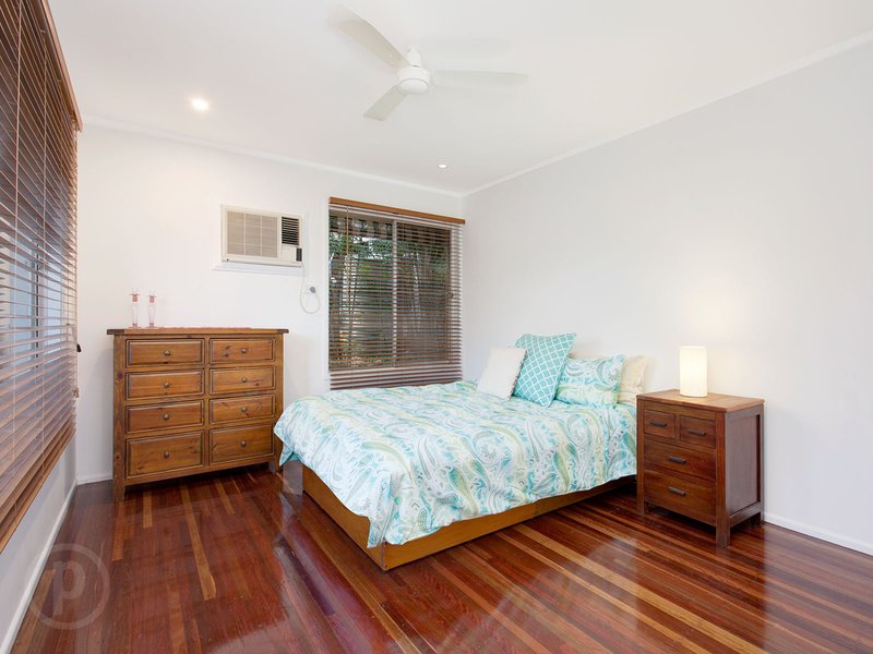 Photo - 5 Igluna Street, Kenmore QLD 4069 - Image 9