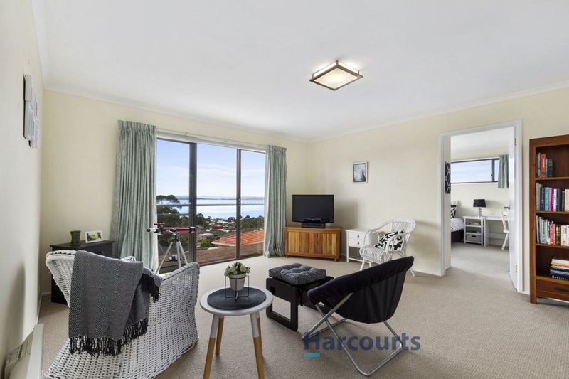 Photo - 5 Illira Way, Blackmans Bay TAS 7052 - Image 6