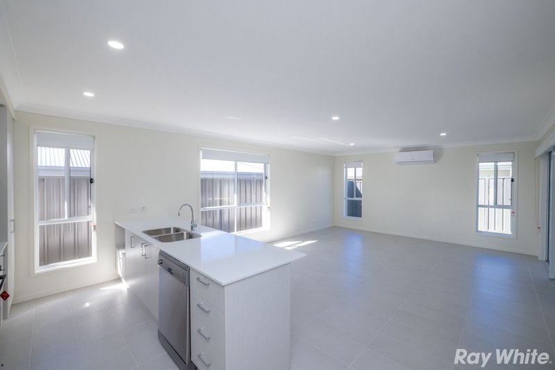 Photo - 5 Iluka Boulevard, Forster NSW 2428 - Image 5