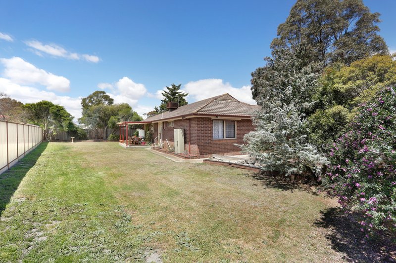 Photo - 5 Inchcape Place, Melton West VIC 3337 - Image 10