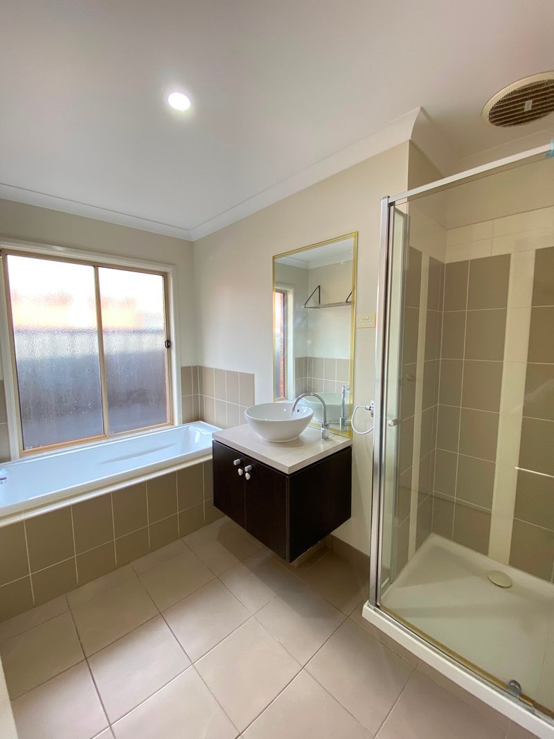 Photo - 5 Inverell Parkway, Tarneit VIC 3029 - Image 14