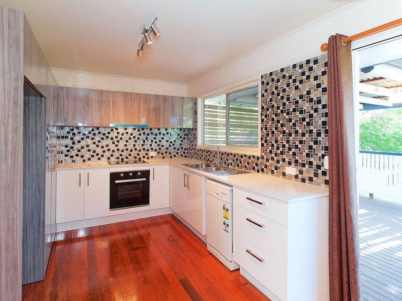 Photo - 5 Iperta Street, Rochedale South QLD 4123 - Image 7