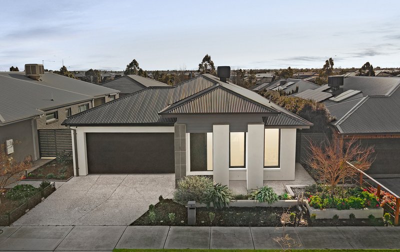 Photo - 5 Irvine Rise, Werribee VIC 3030 - Image 1