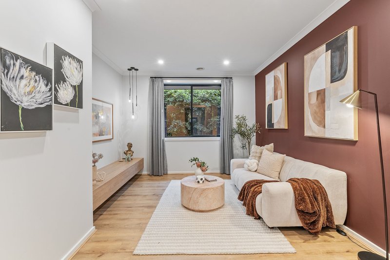 Photo - 5 Irvine Rise, Werribee VIC 3030 - Image 4
