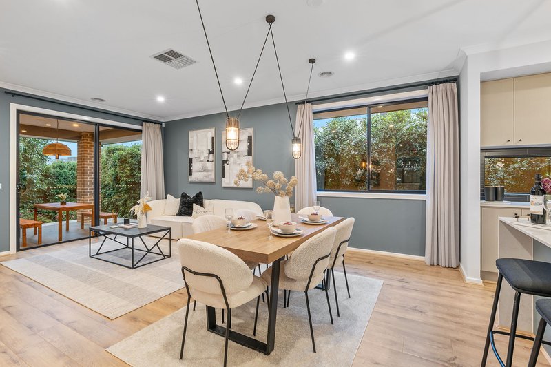 Photo - 5 Irvine Rise, Werribee VIC 3030 - Image 7