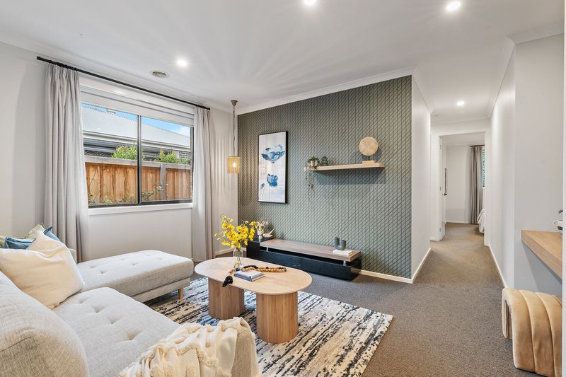 Photo - 5 Irvine Rise, Werribee VIC 3030 - Image 11