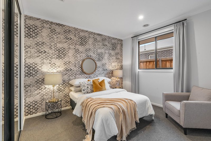Photo - 5 Irvine Rise, Werribee VIC 3030 - Image 12