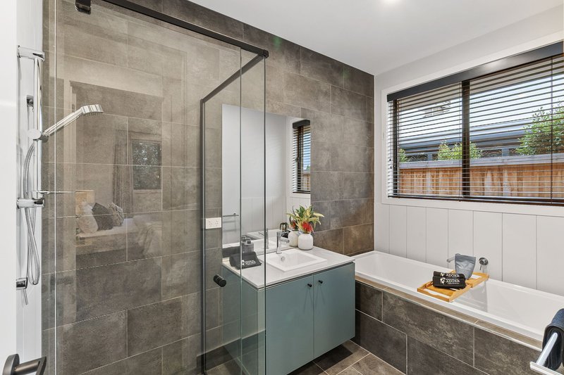 Photo - 5 Irvine Rise, Werribee VIC 3030 - Image 13