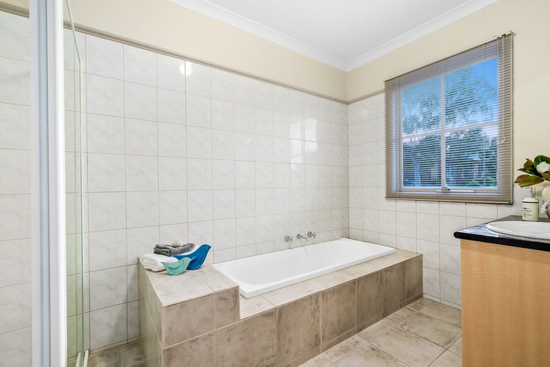 Photo - 5 Ivanhoe Street, Glen Waverley VIC 3150 - Image 11