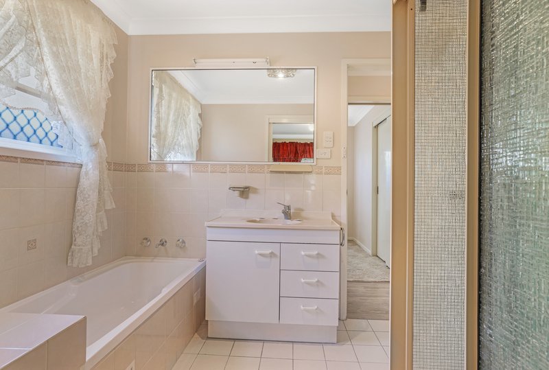 Photo - 5 Janelle Street, Tamworth NSW 2340 - Image 7