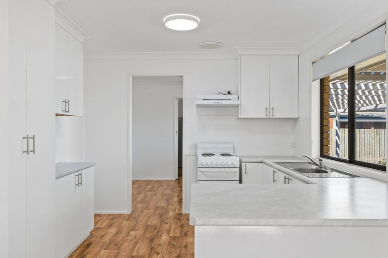 Photo - 5 Jasmine Court, Centenary Heights QLD 4350 - Image 4