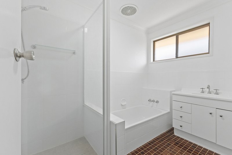 Photo - 5 Jasmine Court, Centenary Heights QLD 4350 - Image 9