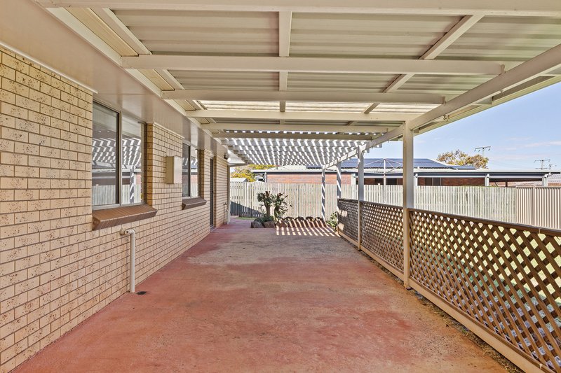 Photo - 5 Jasmine Court, Centenary Heights QLD 4350 - Image 10