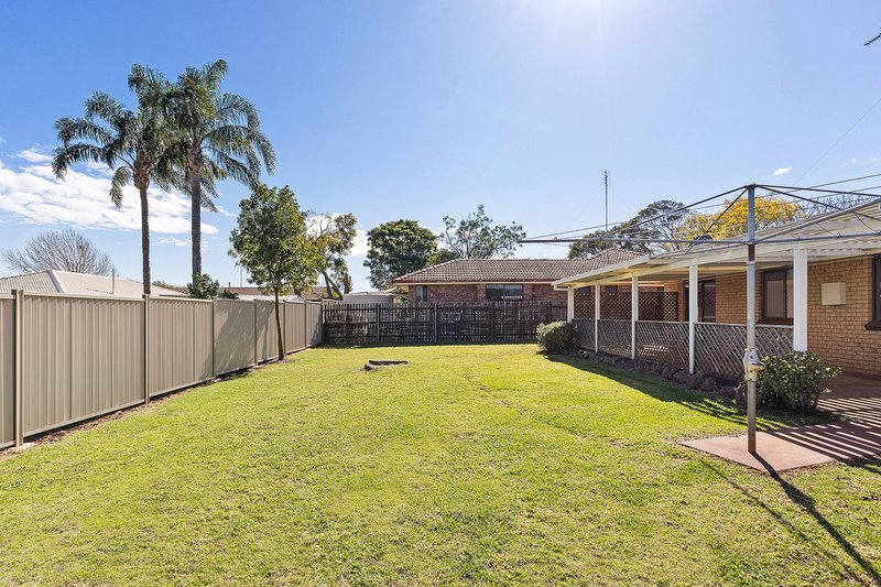Photo - 5 Jasmine Court, Centenary Heights QLD 4350 - Image 11