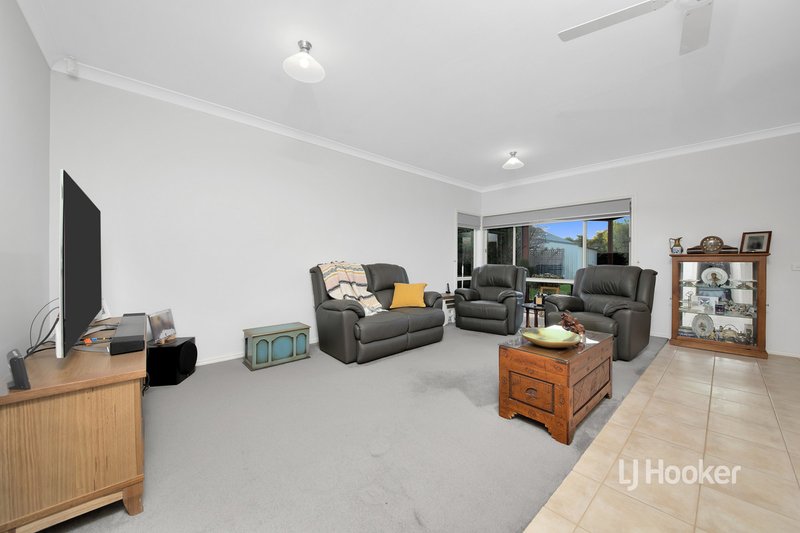 Photo - 5 Jasper Street, Point Cook VIC 3030 - Image 6