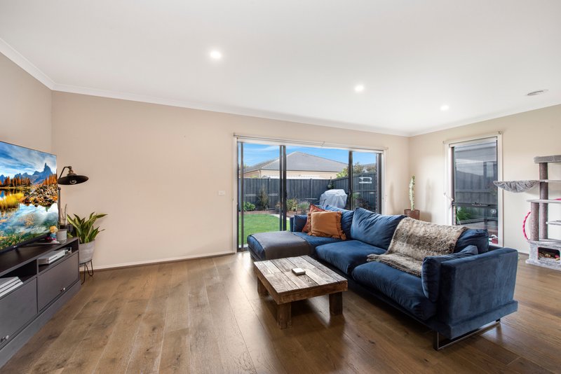 Photo - 5 Jazz Court, Pakenham VIC 3810 - Image 3