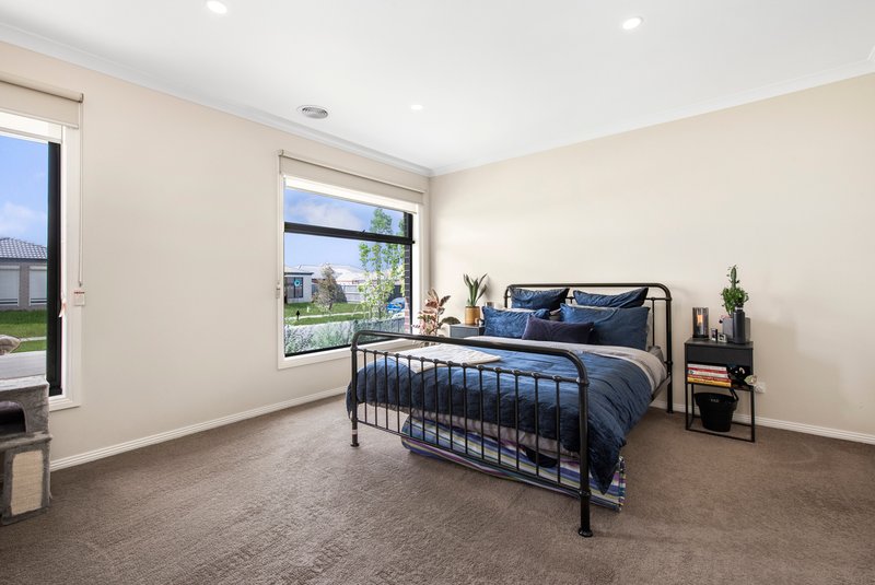 Photo - 5 Jazz Court, Pakenham VIC 3810 - Image 6