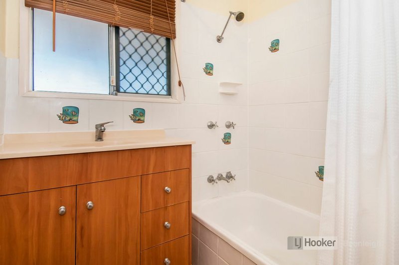 Photo - 5 Jeetho Street, Holmview QLD 4207 - Image 9