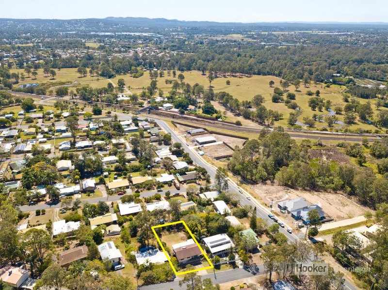 Photo - 5 Jeetho Street, Holmview QLD 4207 - Image 18