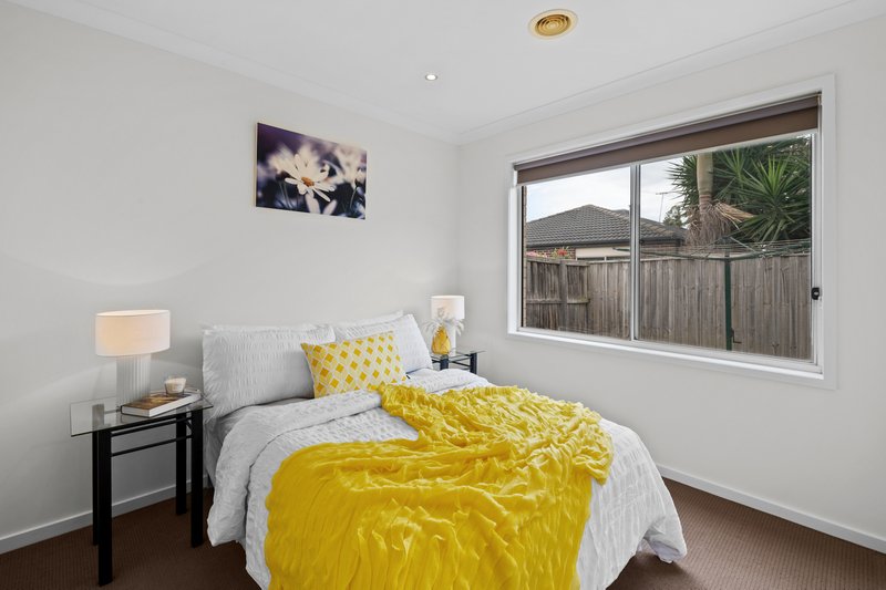 Photo - 5 Jezwing Avenue, South Morang VIC 3752 - Image 12