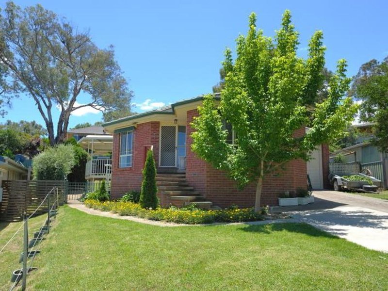 5 Jillabenan Close, Tumut NSW 2720