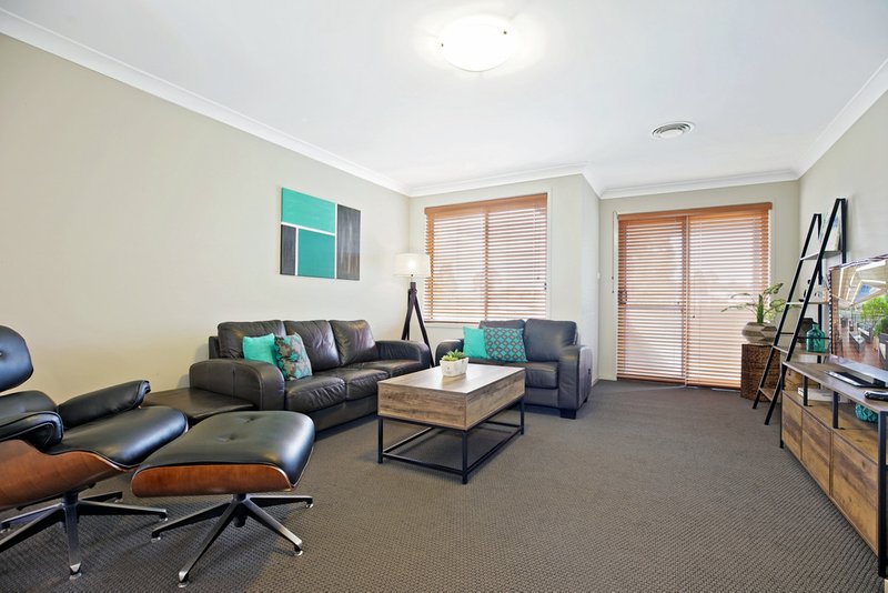 Photo - 5 Jindalee Place, Glenmore Park NSW 2745 - Image 5