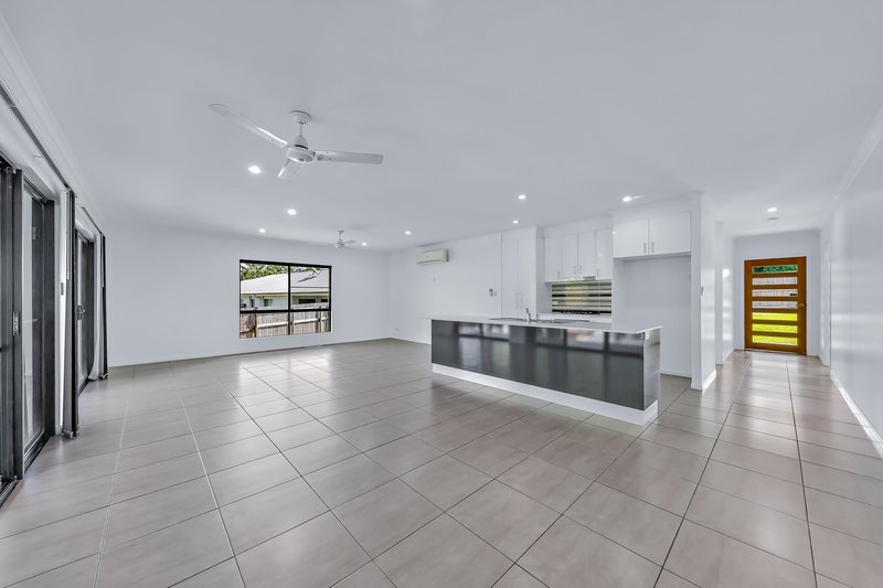 Photo - 5 Jonquill Court, Cannonvale QLD 4802 - Image 3