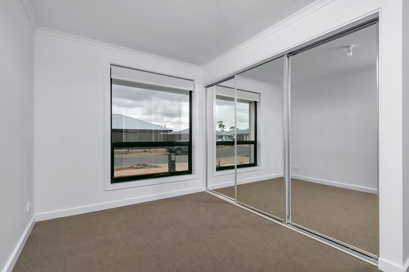 Photo - 5 Jura Street, Blakeview SA 5114 - Image 3