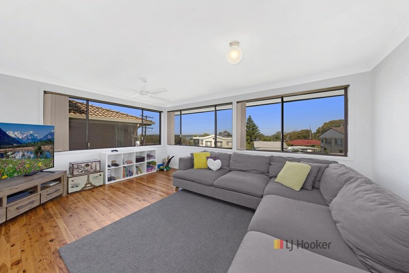 Photo - 5 Kailua Avenue, Budgewoi NSW 2262 - Image 2