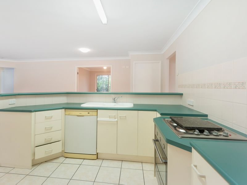 Photo - 5 Kalbarri Rise, Regents Park QLD 4118 - Image 5