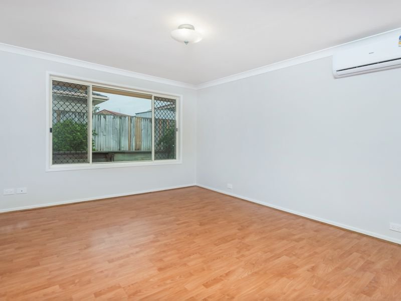 Photo - 5 Kalbarri Rise, Regents Park QLD 4118 - Image 7