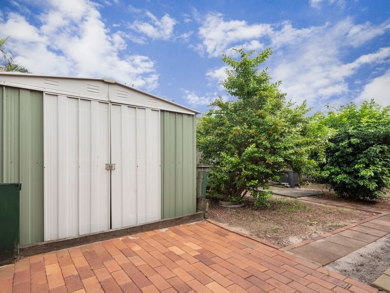 Photo - 5 Kalbarri Rise, Regents Park QLD 4118 - Image 14