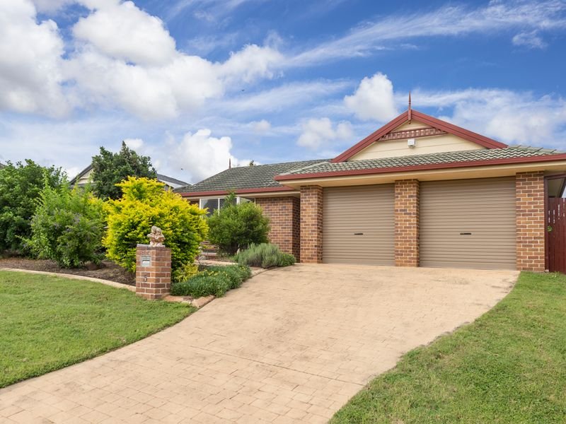 Photo - 5 Kalbarri Rise, Regents Park QLD 4118 - Image 15