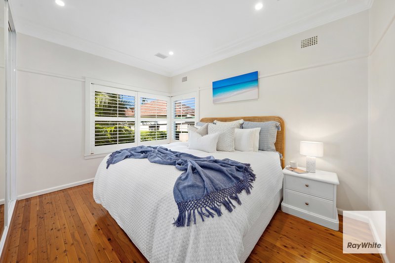 Photo - 5 Kalkada Avenue, Gymea Bay NSW 2227 - Image 6