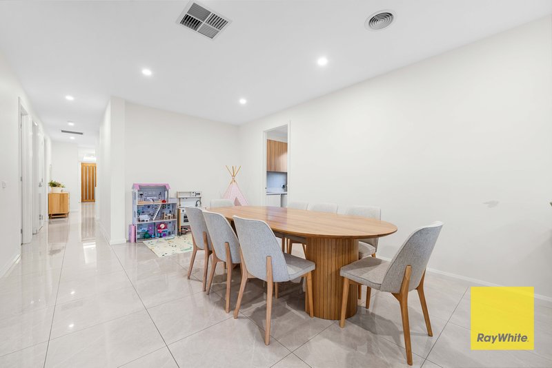 Photo - 5 Kana Way, Werribee VIC 3030 - Image 19