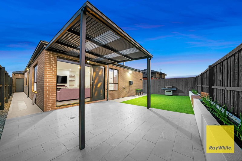 Photo - 5 Kana Way, Werribee VIC 3030 - Image 30