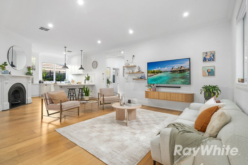 Photo - 5 Katrina Avenue, Murrumbeena VIC 3163 - Image 2