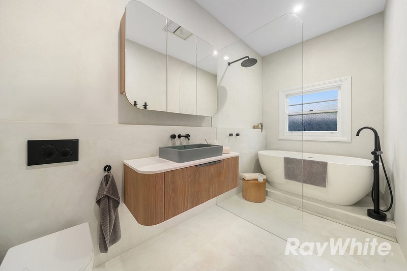 Photo - 5 Katrina Avenue, Murrumbeena VIC 3163 - Image 3