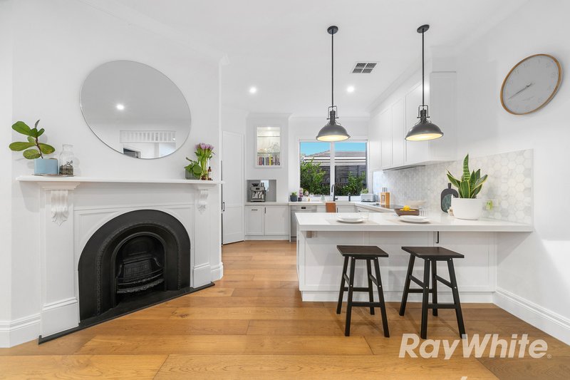 Photo - 5 Katrina Avenue, Murrumbeena VIC 3163 - Image 5