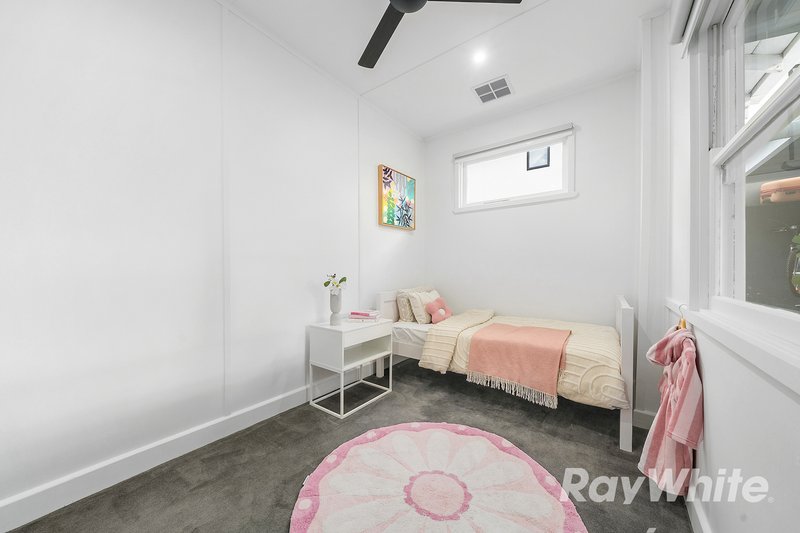 Photo - 5 Katrina Avenue, Murrumbeena VIC 3163 - Image 9